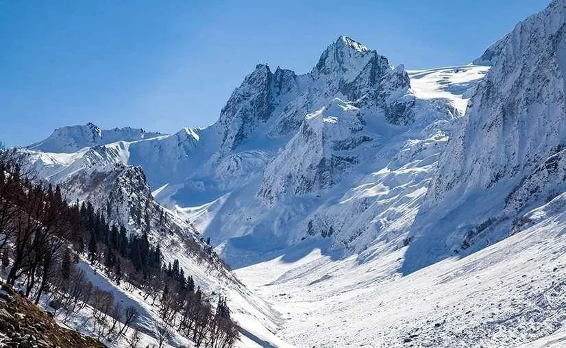 Wooden Gulmarg welcome sign in snow